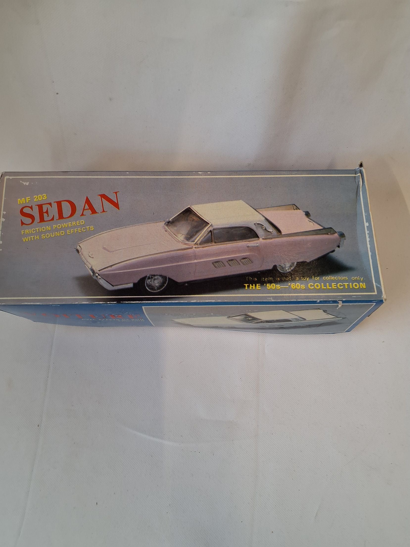 Sedan Ford Thunderbird modelbil